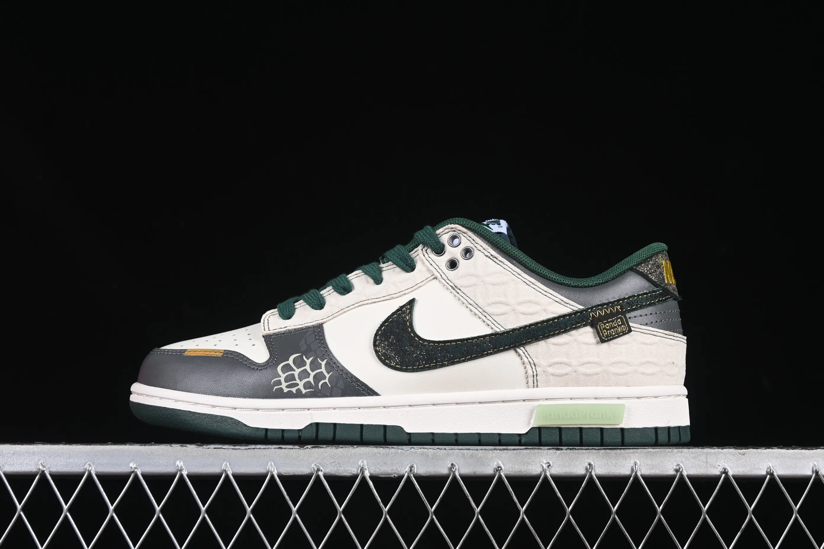 All categories Nk SB Dunk Series Nk SB Dunk Low High-end customized low-top sneakers Nike Dunk Low Qinglong Anniversary high-end customized low-top casual sneakers DV0833-111